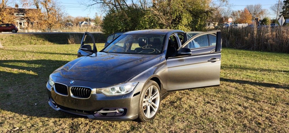 2013 BMW 3 Series 328IX SPT
WBA3B5C51DP539135
125,900millas
Gray/Black