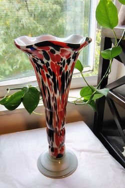 Large 16" Hand-Blown Art Glass Vase – Ruffled Trumpet Shape