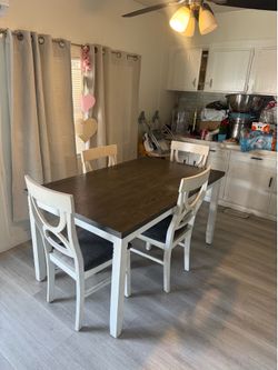 Table and 4 chairs good condition