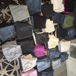 USED WOMEN’S PANTS,CAPRIS,SHORTS BUNDLE 131 pieces