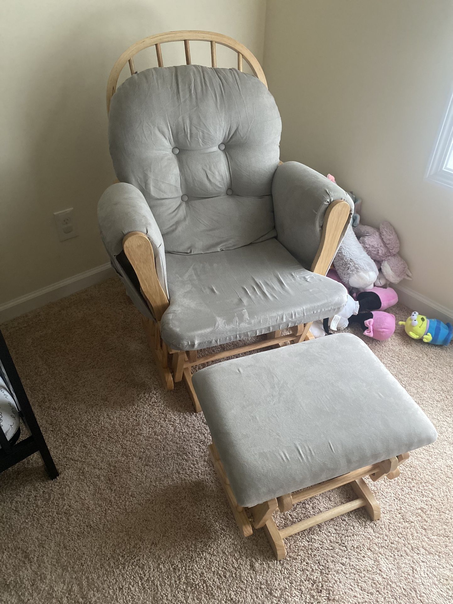 Nursery Glider With Ottoman