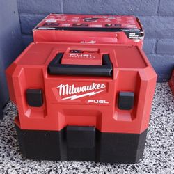 VACUUM MILWAUKEE M12 TOOL ONLY 
