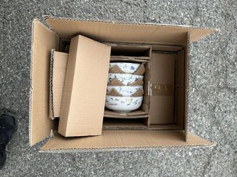 Mikasa KALINA GOLD 24 PIECE DINNERWARE SET, SERVICE FOR 8