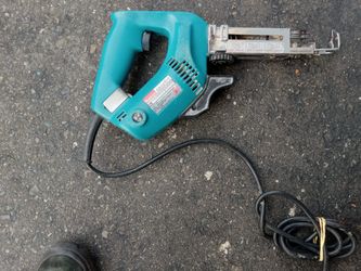 Makita auto feed , electric stapler , 6832 model number