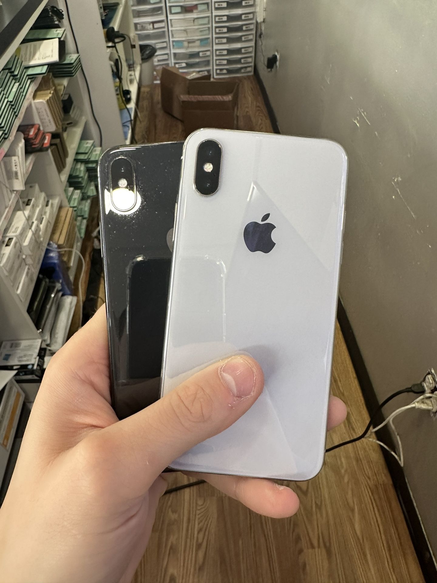 Unlocked iPhone X 64GB - All Colors