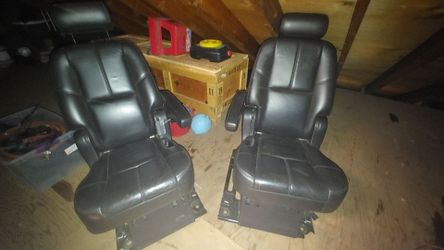 Bucket seats 2nd row seats out of GNC Yukon Denali 2008