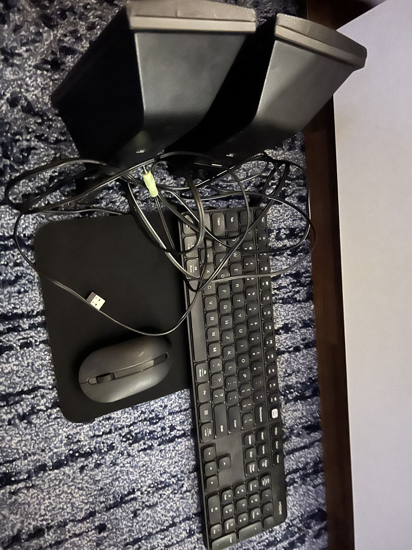 MIIIW Keyboard With Wireless Mouse And Speakers