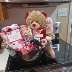 Ex Large Gift Basket For Your Love One 