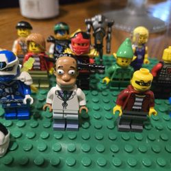 Lego Minifigure Bundle Of 12 Plus Extras Ninjago Simpsons Starwars And More