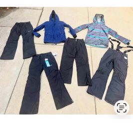 Huge selection of women’s size XS ski/ snow clothes. Winter jackets, pants and bibs