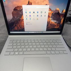 Microsoft Surface Book 2, Core i5 / 8GB RAM  / 256GB SSD