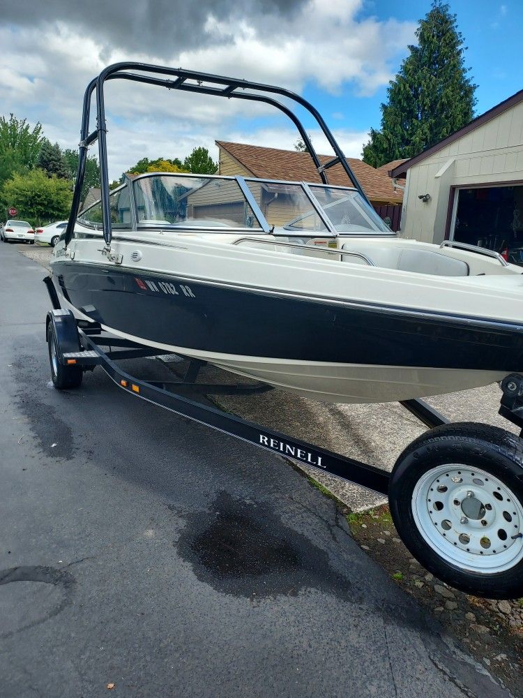 2005 Reinell Wakeboarding Boat