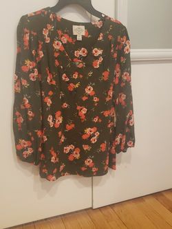 New Beautiful Floral Top - Petite Small