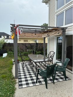Pergola in great condition with new cover