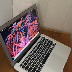 Apple MacBook Air 13” I5/8GB/256GB SSD $180