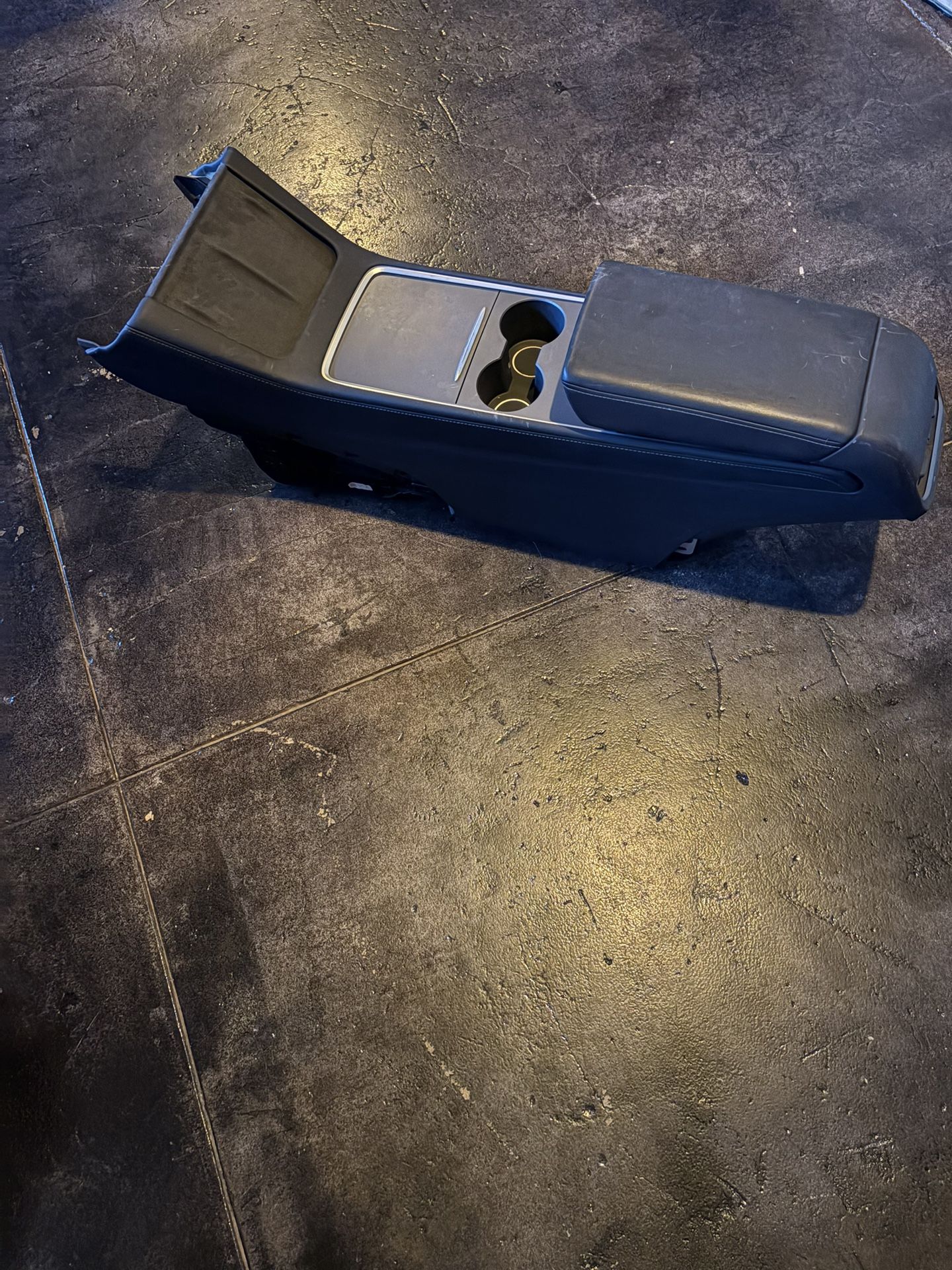 Model Y/3 Center Console 2.0