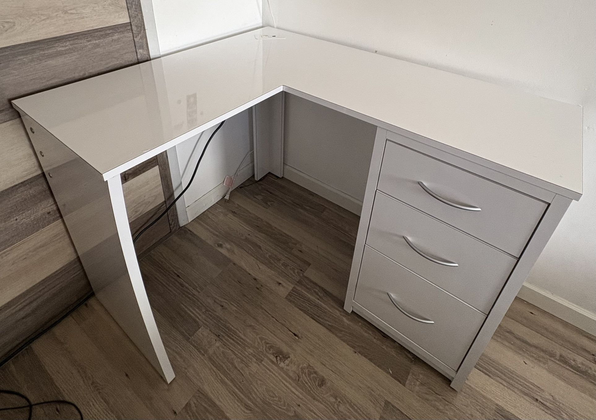 Corner Vanity Table