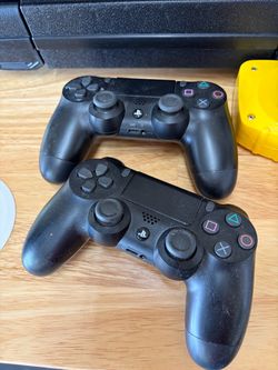 PS4 controllers