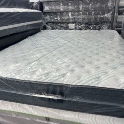 QUEEN SIZE SIMMONS BEAUTYREST PRESSURESMART MATTRESS & BOX SPRING BED SET