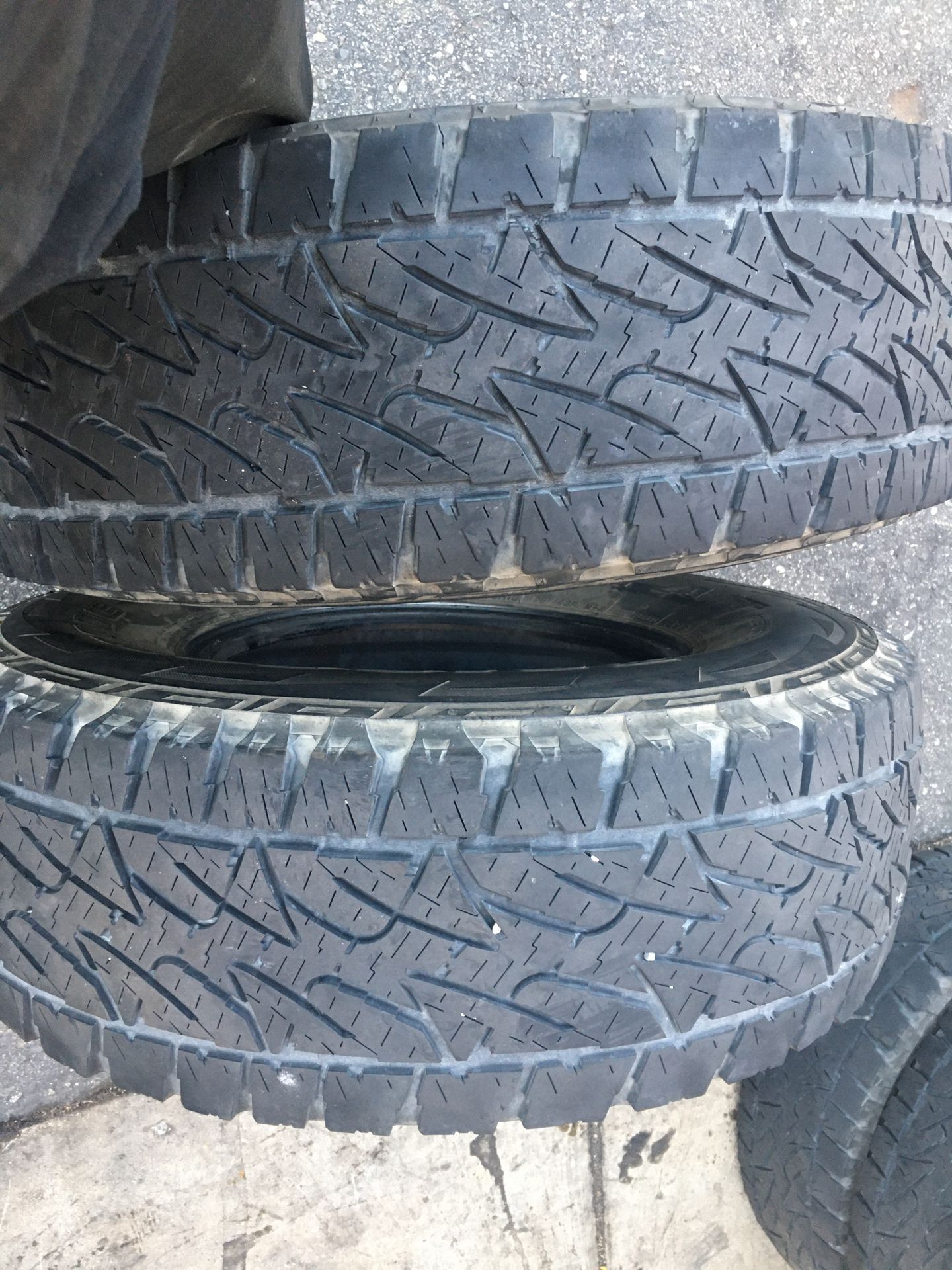 Pair (2) of used tires LT285-75-16 Bridgestone
