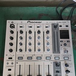 Pioneer DJM 700 Mixer