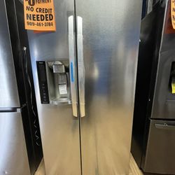 SIDE BY SIDE STAINLESS STEEL REFRIGERATOR