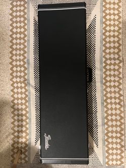 Fender Precision Bass Hardshell Case Black on Black Keys included