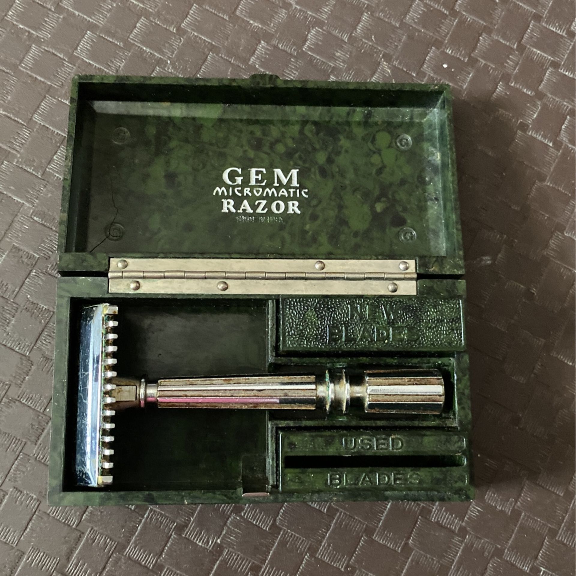 Vintage Gem Micromatic Razor With Bakelite Case