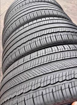 235/45/18 Michelin set de Tires con 80% de vida las 4