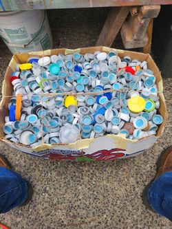 Crafters Dream / Over 1000 Plastic Caps Of Various Sizes