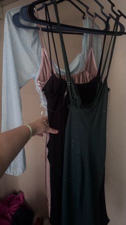 4 Women’s Dresses – Size Medium