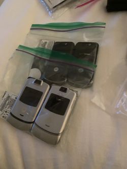 Dozens of old working CELL PHONES