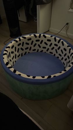 Foam ball pit