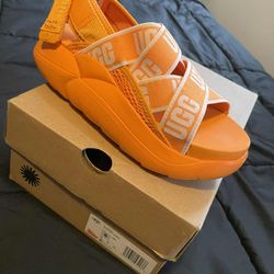 Women's Ugg Cloud Sandals