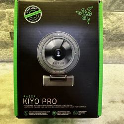 Razer - Kiyo Pro 1920 x 1080 Webcam with High-Performance Adaptive Light Sensor - Black