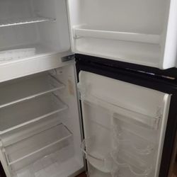 Magic Chef Mini Fridge 7.3-Cu-Ft 2-Door W/ Freezer Platinum Steel
