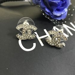 CHANEL/ Chanel earrings ladies diamond earrings CC for Sale in Lumberton,  TX - OfferUp