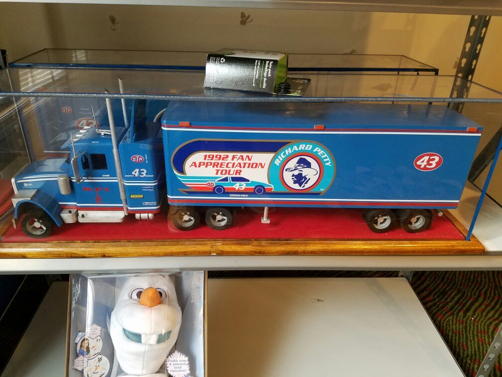 Custom Amish made Richard petty tractor trailer truck hauler with display case
