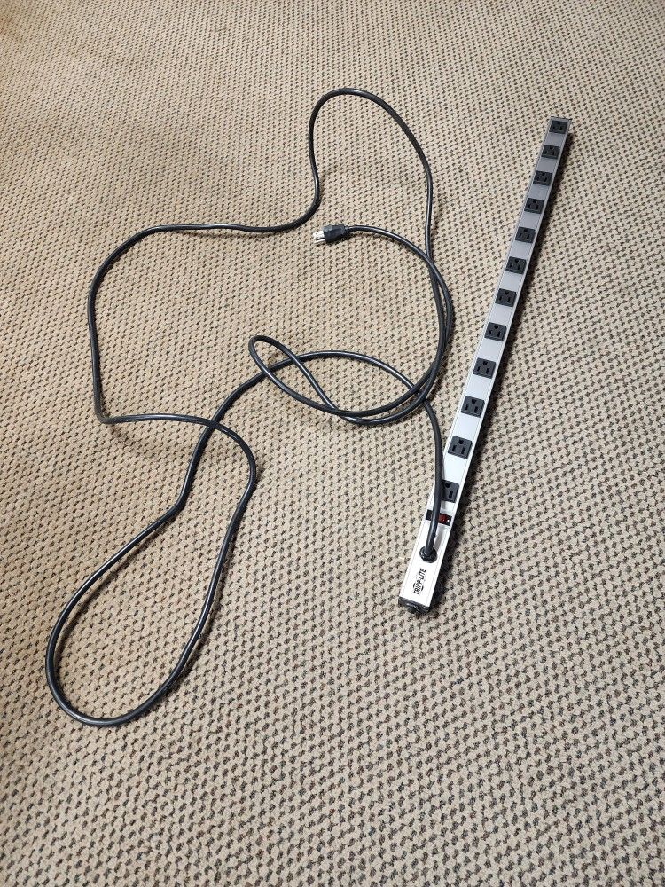 12-Outlet Vertical Power Strip, 120V, 15A, 15 ft.
(4.57 m) Cord, 5-15P, 36 in.