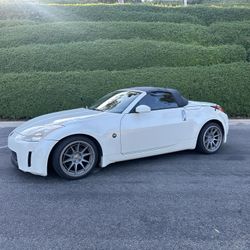 2004 Nissan 350Z. 6MT. 105k. Clean Title Convertible 