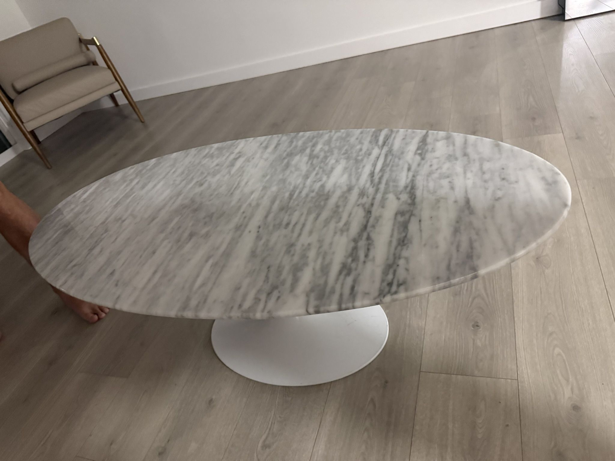 Authentic Knoll Eero Saarinen 42 oval marble coffee table