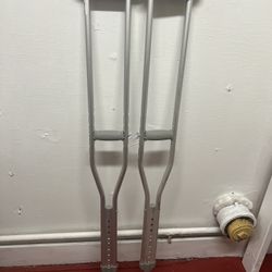 Adults medium crutches APPROXIMATE PATIENT HEIGHT 5'2"5’5”