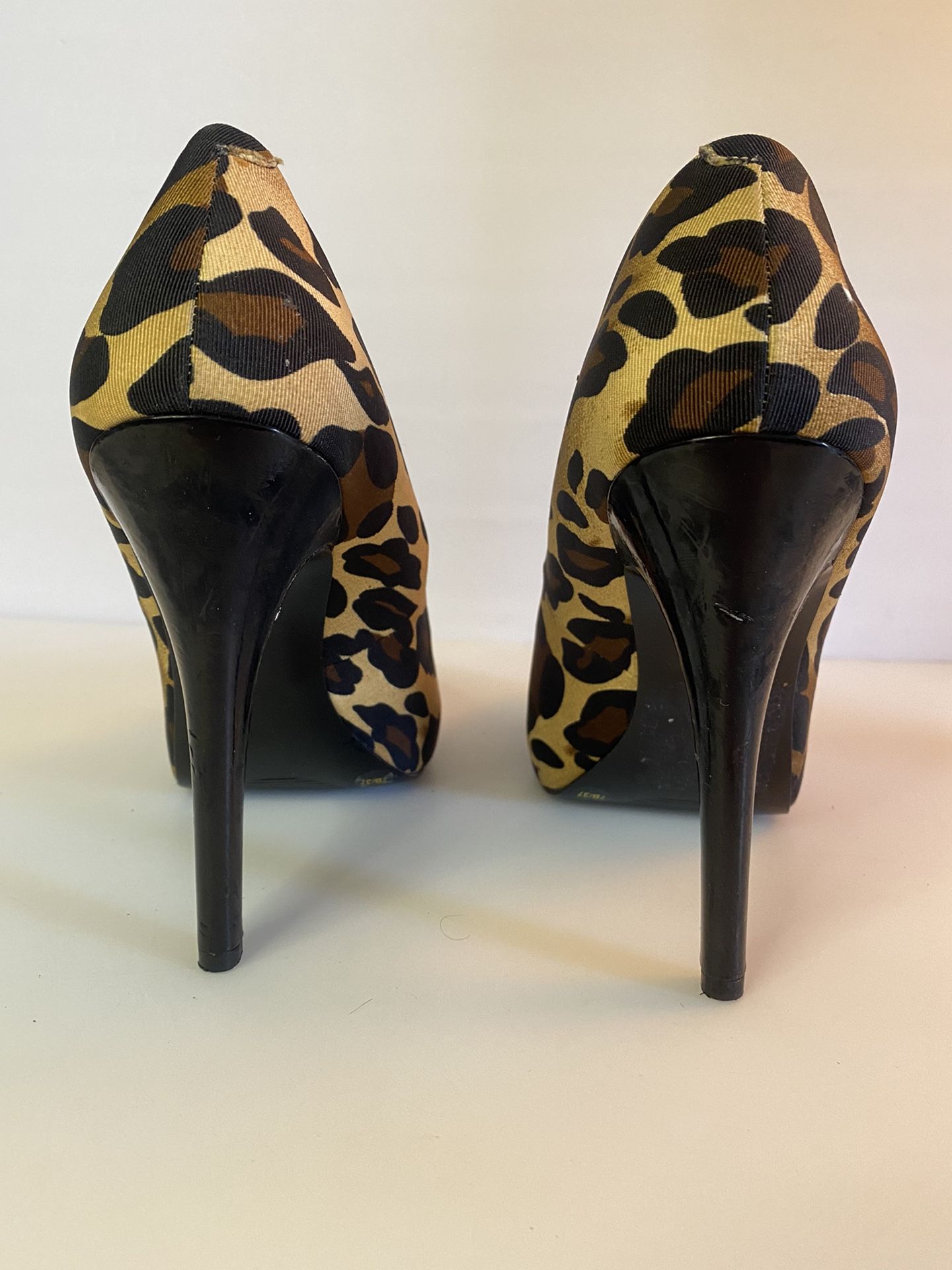 Jessica simpson leopard print heels hotsell