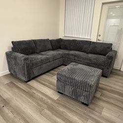 4-Piece Sectional Set W/ Ottoman One-Arm Loveseat x 2 + Corner Wedge + Cocktail Ottoman  Color: Dark Gray  Seccional de 4 Piezas   Color Gris Oscuro  