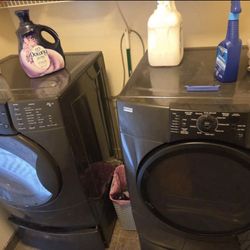 Kenmore Elite He3 With Pedestals 