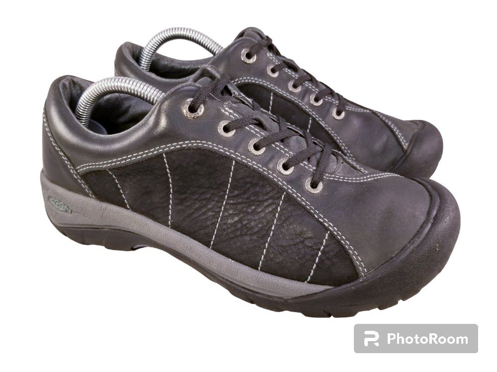 Keen presidio woman laces shoes charcoal black leather size 39.5/9
* PRICE IS FIRM*