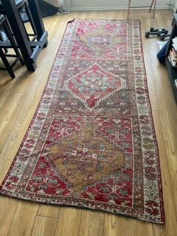 Moroccan Runner excellent condition no pets or smoke as is pick up deliver.