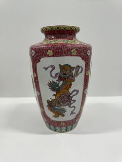 Vintage Chinese Foo Dog vase