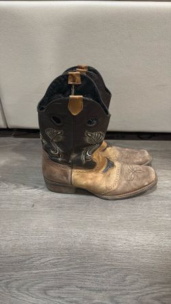 Distressed tan leather foot, a dark embroidered upper,and distinctive bull- head stitching on the vamp. Size 11 1/2