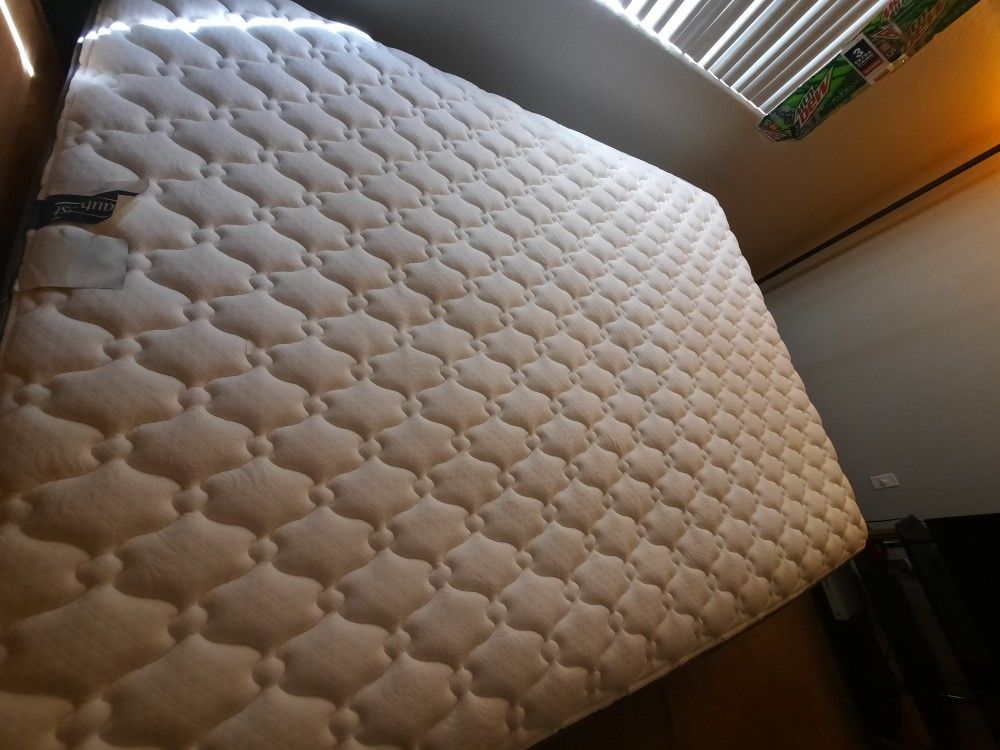 Beautyrest Queen Mattress + Box Spring